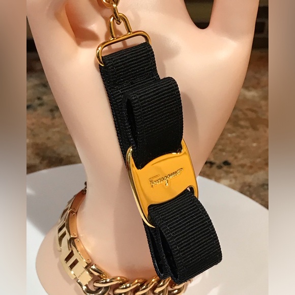 Salvatore Ferragamo Vara Ribbon Key Ring/ Bag Charm- NIB❤️🔥😍 - Picture 5 of 17